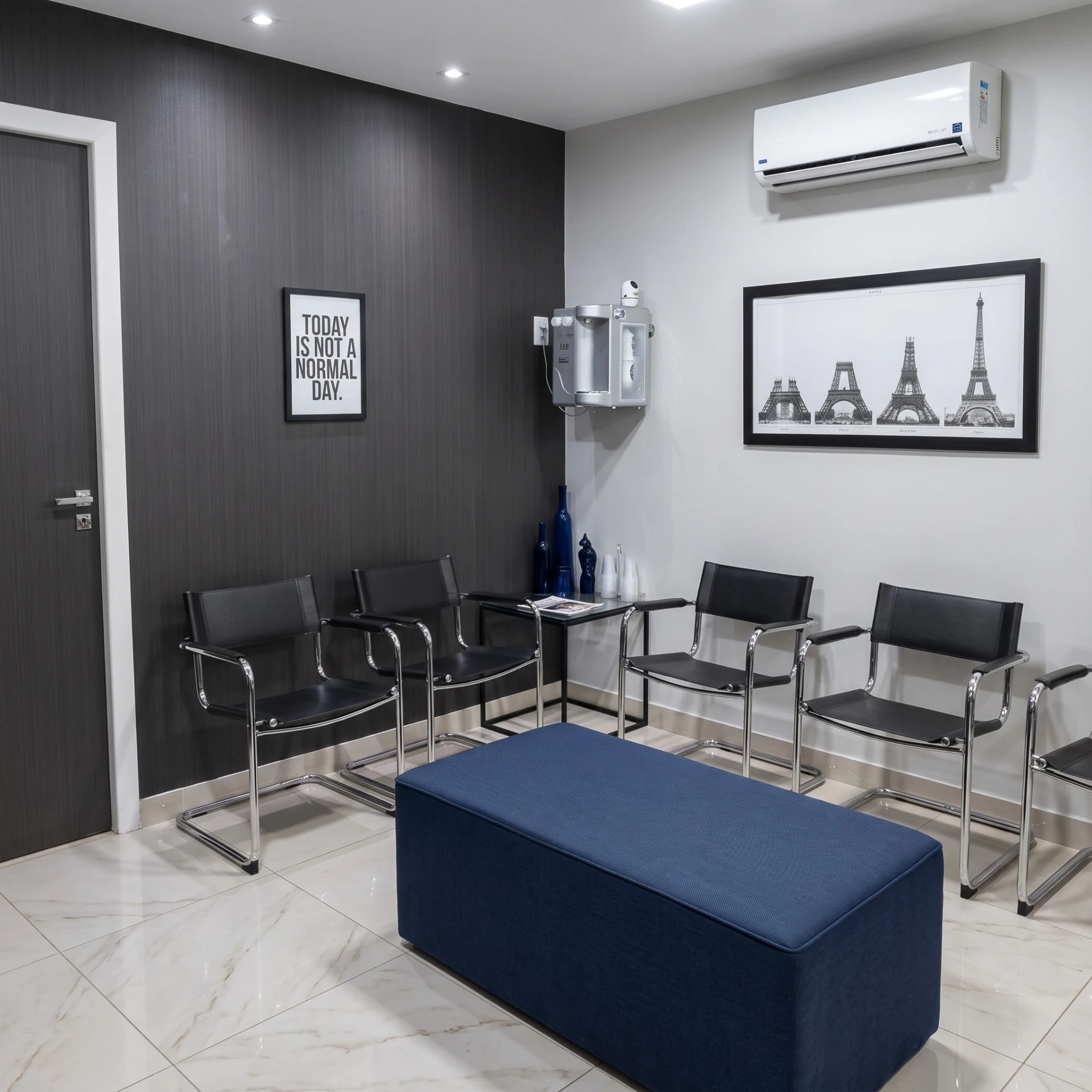 Recepção da clínica com poltronas e ambiente climatizado